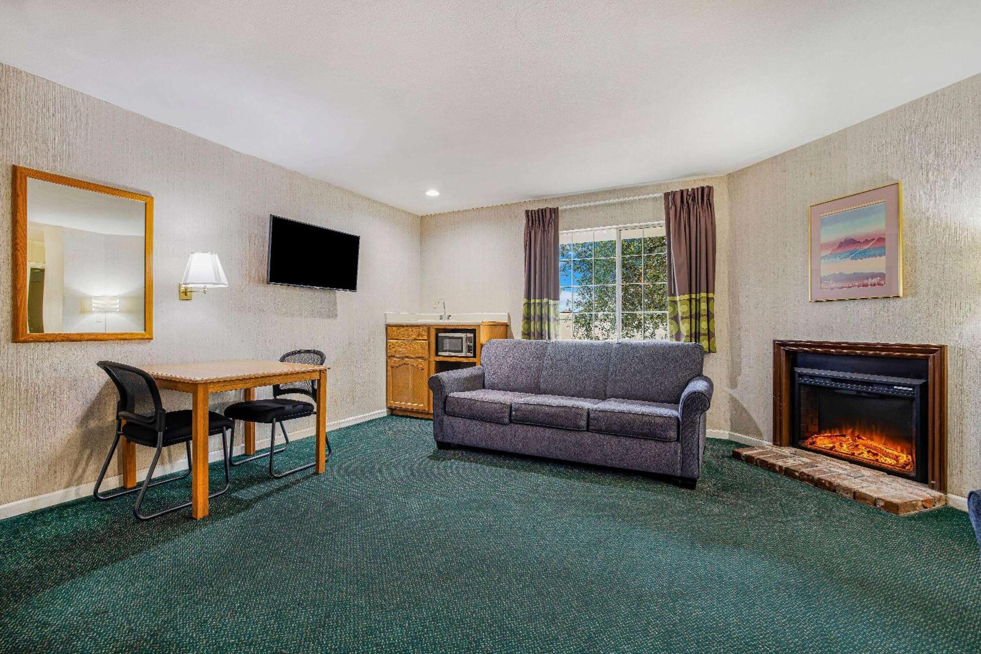 Super 8 By Wyndham Auburn Hotell Eksteriør bilde