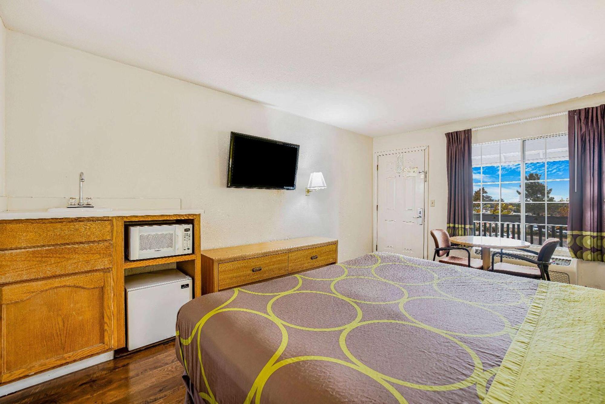 Super 8 By Wyndham Auburn Hotell Eksteriør bilde